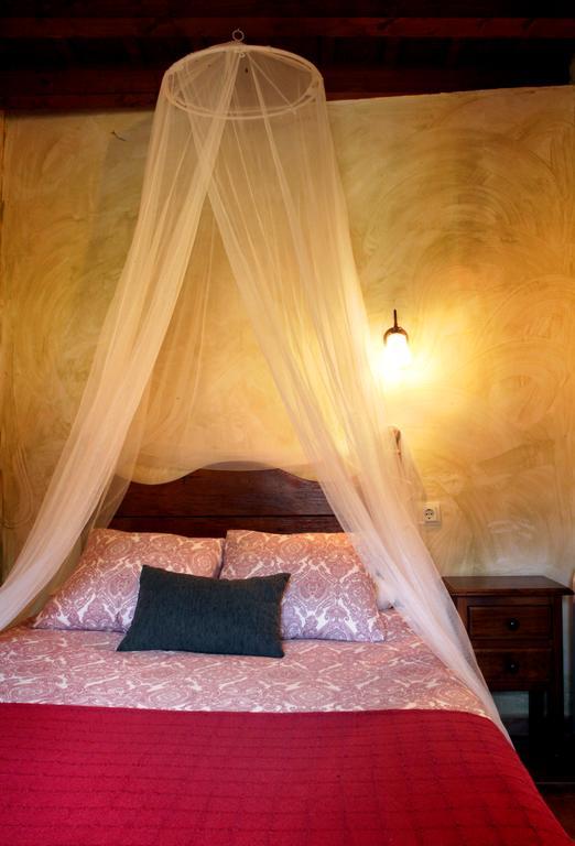 Apartamentos Rurales La Solana โรเบลดิโย เด กาตา ภายนอก รูปภาพ