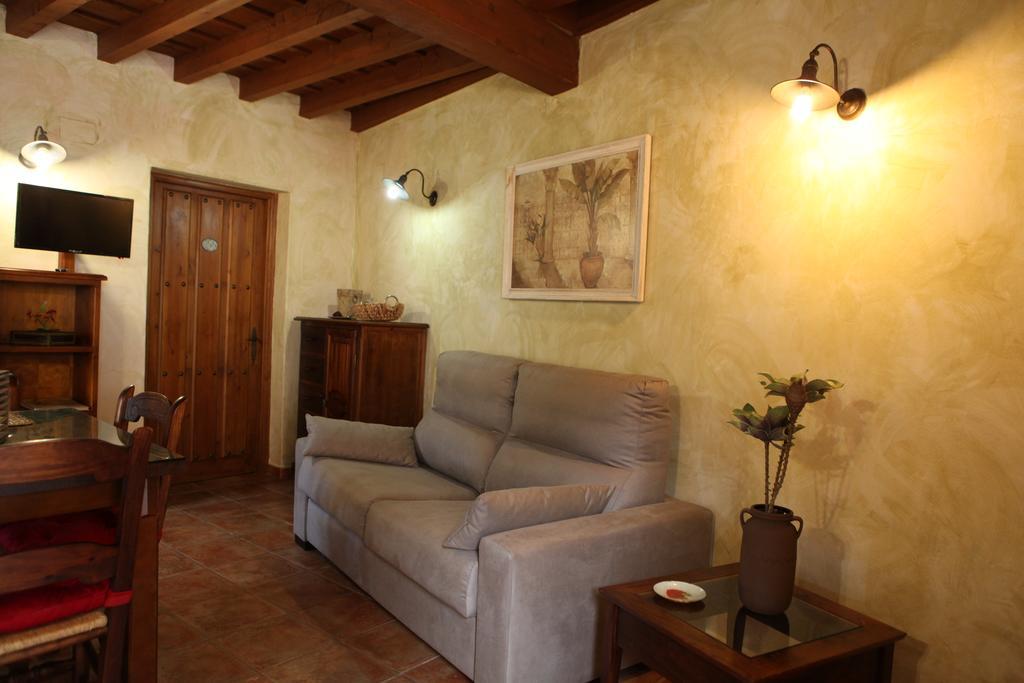 Apartamentos Rurales La Solana โรเบลดิโย เด กาตา ภายนอก รูปภาพ