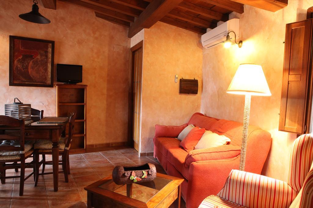 Apartamentos Rurales La Solana โรเบลดิโย เด กาตา ภายนอก รูปภาพ
